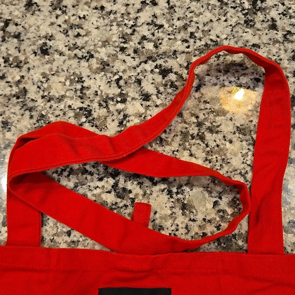 CRATE & BARREL RED APRON. UNISEX.